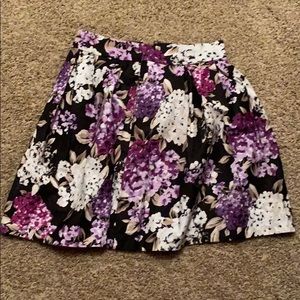 Adorable White House Black Market skirt size 4